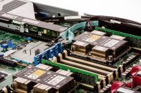 Изображение HPE DL360 Gen10 8SFF 1U, Intel Xeon Scalable до x2, 24 слотов  DIMM до  Gb | до 10 HDD/SSD 2.5 общим объёмом до 122880 ГБ. Блок питания x