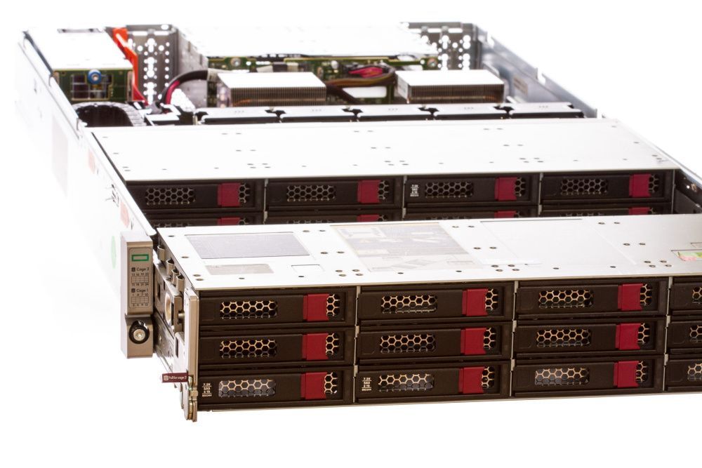 Изображение HPE Apollo 4200 Gen9 28LFF 2U, Intel Xeon E5-2600v3 / Intel Xeon E5-2600v4 до x2, 16 слотов  DIMM до  Gb | до 28 HDD/SSD 3.5 общим объёмом до 392000 ГБ. Блок питания x