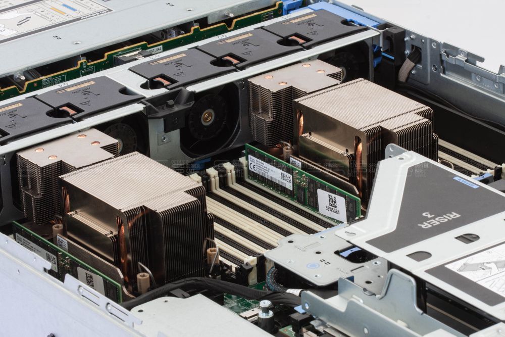 Изображение  2U,  до x2, 32 слотов  DIMM до  Gb | до 12 HDD/SSD 3.5 общим объёмом до 216000 ГБ. Блок питания x