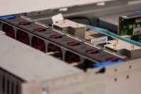 Изображение HPE DL380 Gen9 10SFF 2U, Intel Xeon E5-2600v3 / Intel Xeon E5-2600v4 до x2, 24 слотов  DIMM до  Gb | до 10 HDD/SSD 2.5 общим объёмом до 20000 ГБ. Блок питания x