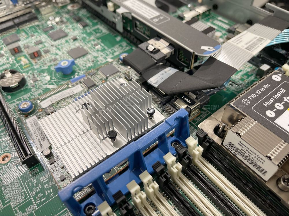 Изображение HPE DL360 Gen10 8SFF 1U, Intel Xeon Scalable до x2, 24 слотов  DIMM до  Gb | до 10 HDD/SSD 2.5 общим объёмом до 20000 ГБ. Блок питания x