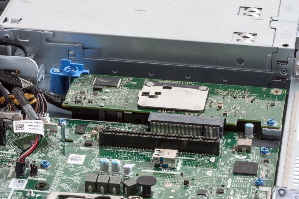 Изображение DELL PowerEdge R340 8SFF 1U,  Intel Xeon E Processor до x1, 4 слотов  DIMM до  Gb | до 8 HDD/SSD 2.5 общим объёмом до 20000 ГБ. Блок питания x