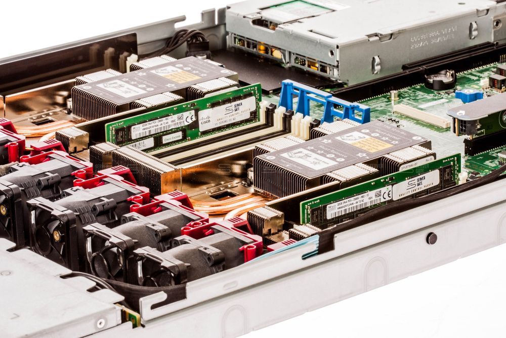 Изображение HPE DL360 Gen10 4LFF 1U, Intel Xeon Scalable до x2, 24 слотов  DIMM до  Gb | до 4 HDD/SSD 3.5 общим объёмом до 80000 ГБ. Блок питания x