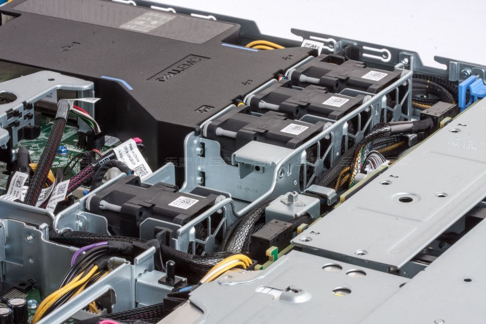 Изображение DELL PowerEdge R340 8SFF 1U,  Intel Xeon E Processor до x1, 4 слотов  DIMM до  Gb | до 8 HDD/SSD 2.5 общим объёмом до 20000 ГБ. Блок питания x